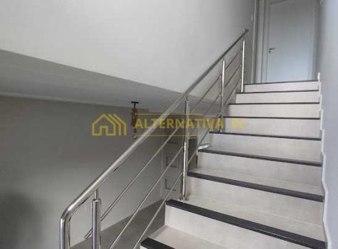 22-alternativa-sc-sobrado-para-aluguel-anual-escada